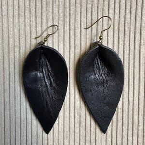 Zia Style Raven and Lily Leather Black Earrings